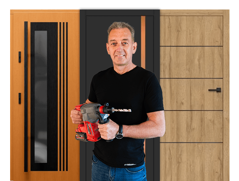 Open House Roman Rogalski na tle drzwi